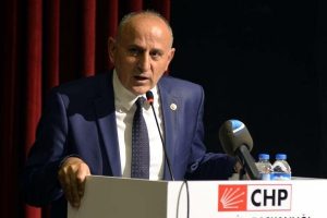 Dursun &Ccedil;i&ccedil;ek: "T&uuml;rkiye'de i&ccedil; savaş &ccedil;ıkarmaya &ccedil;alıştılar"