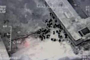 Kuşadası K&ouml;rfezi'nde hava destekli g&ouml;&ccedil;men operasyonu