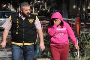G&uuml;n i&ccedil;in toplanıp, fuhuşa gittiler!