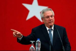 Fenerbah&ccedil;eli taraftarlardan Aziz Yıldırım kampanyası