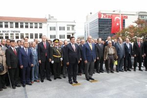 Bursa'da 29 Ekim Cumhuriyet Bayramı i&ccedil;in t&ouml;ren d&uuml;zenlendi