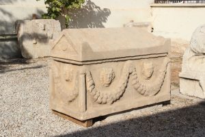 Kazı baskınında Roma d&ouml;nemine ait lahit bulundu