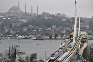 İstanbul metrosunda nikah d&ouml;nemi