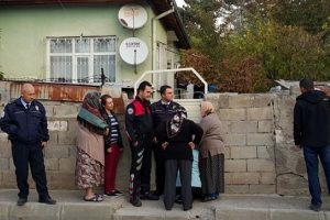 Cezaevinden firar etti, eşini &ouml;ld&uuml;rd&uuml;!