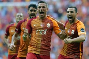 Galatasaray Adana'da zorlanıyor!