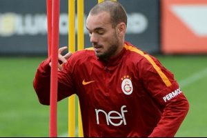 Sneijder ile Hakan Balta Adana'ya g&ouml;t&uuml;r&uuml;lmedi