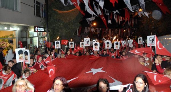 Tekirdağ'da 10 bin kişi Cumhuriyet i&ccedil;in y&uuml;r&uuml;d&uuml;