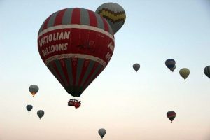 Kapadokya'da balonlar Cumhuriyet Bayramı i&ccedil;in havalandı