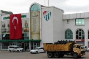 Bursa Atatürk Stadı'nın koltukları ilçelere gönderildi, sıra yıkımda