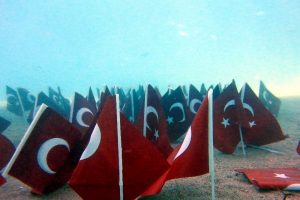 Denizin dibinde Cumhuriyet coşkusu