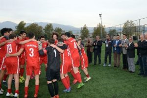 D&uuml;ndar, Bursa'daki U-19 Gen&ccedil;ler finalini trib&uuml;nlerden izledi