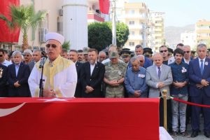 Mersin şehidini g&ouml;zyaşlarıyla uğurladı