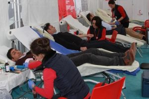T&uuml;rk Kızılayı'nın kan bağışı kampanyasına vatandaştan yoğun ilgi