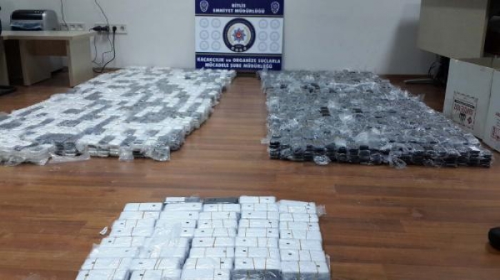 Bitlis'te bin 465 adet ka&ccedil;ak cep telefonu ele ge&ccedil;irildi