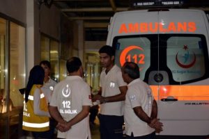 112 personeli yardım ettiği yaralının saldırısına uğradı