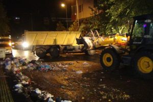 Vatandaşın imdadına kayyum yetişti: &Ccedil;&ouml;pler toplandı
