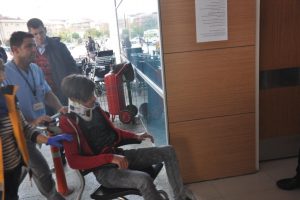 Bursa'da yardım etmek i&ccedil;in durdular: 8 yaralı