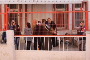 FET&Ouml;'n&uuml;n kadın yapılanmasına operasyon: 22 g&ouml;zaltı