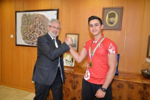 Bursa Uludağ &Uuml;niversitesi Rekt&ouml;r&uuml; Ulcay, d&uuml;nya şampiyonunu ağırladı