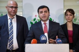 Demirtaş'tan Diyarbakır tutuklamaları i&ccedil;in a&ccedil;ıklama