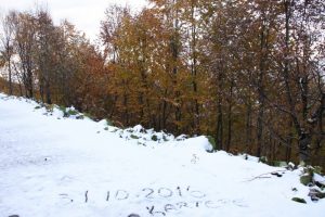 Kartepe'ye yılın ilk karı d&uuml;şt&uuml;