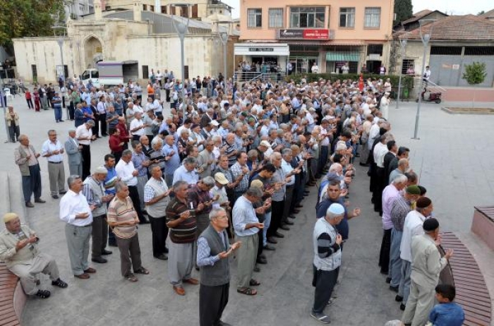 Tarsus'ta vatandaşlar yağmur duasına &ccedil;ıktı