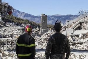 Deprem b&ouml;lgesinde zemin 70 santimetreye kadar &ccedil;&ouml;kt&uuml;