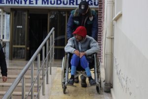 Bursa'da zehir taciri tekerlekli sandalyeyle adliyeye sevk edildi