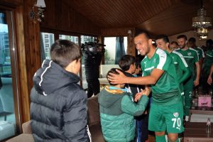 Bursasporlu minik taraftarın Bilal Kısa'dan ilgin&ccedil; isteği