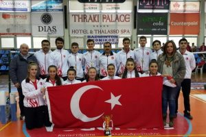 Badmintonda Bursa Yıldırım fırtınası