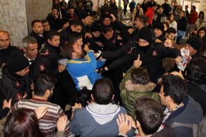 Anadolu &Uuml;niversitesi'nde 'Cumhuriyet' arbedesi