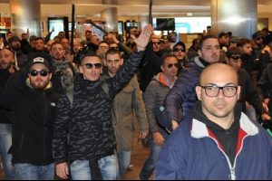 Napoli taraftarı olaylı geldi!