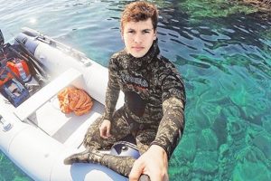 Serhan Onat denizden &ccedil;ıkmıyor
