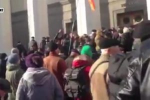 Ukrayna'da &Ccedil;ernobil mağdurları parlamentoyu basmak istedi