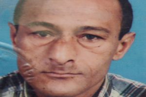 Otomobilin &ccedil;arpıp kamyonun &uuml;zerinden ge&ccedil;tiği yaya &ouml;ld&uuml;