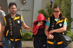 Bursa'da ev hapsine &ccedil;arptırılan gen&ccedil; kızın yargılanmasına başlandı