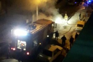 Park ettiği otomobili bir anda alevler i&ccedil;inde kaldı