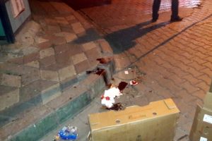 Bursa'da g&ouml;z kırpma tartışmasıyla başladı, ortalık savaş alanına d&ouml;nd&uuml;