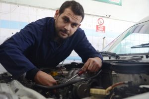 Diplomalı m&uuml;hendis sanayide motor ustalığı yapıyor