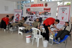 Bursa'da jandarmadan Kızılay'a kan bağışı