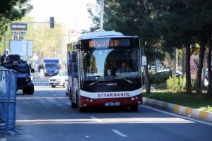 Diyarbakır'da otob&uuml;sler 8 g&uuml;n sonra &ccedil;alışmaya başladı