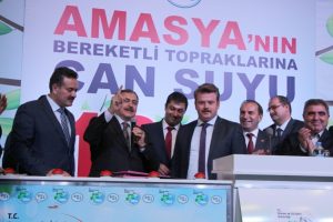 Bakan Eroğlu'ndan m&uuml;teahhitle sıkı pazarlık
