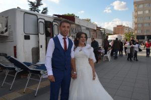 Bursa'da nikah masasından kalkıp kan vermeye koştular