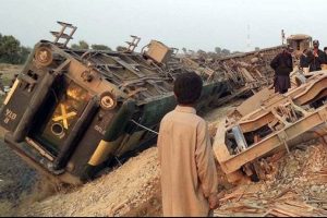 Pakistan'da tren kazası 17 can aldı