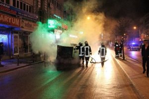 Seyir halindeki otomobil yandı