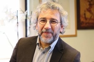 Almanya'dan Can D&uuml;ndar'a ge&ccedil;ici pasaport
