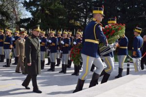Hulusi Akar Romanya'da T&uuml;rk Şehitliğini ziyaret etti