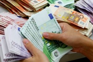 AB, Pazartesi g&uuml;n&uuml; 200 milyon Euro g&ouml;nderdi
