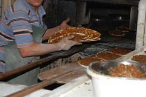 Ge&ccedil; kaldığı u&ccedil;ağa bomba ihbarı yapan lahmacun fırını iş&ccedil;isi &ccedil;ıktı
