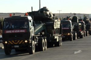 Sınıra giden tanklar Şanlıurfa'dan ge&ccedil;ti
